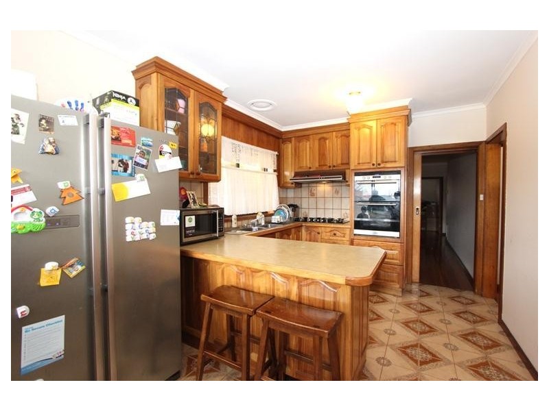 32 Mulhall Drive, St Albans VIC 3021