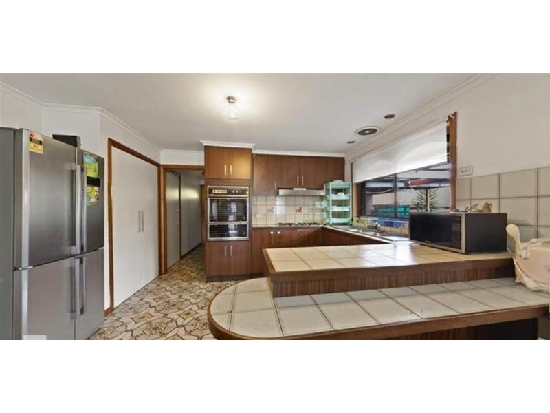 14 Errington Road, St Albans VIC 3021