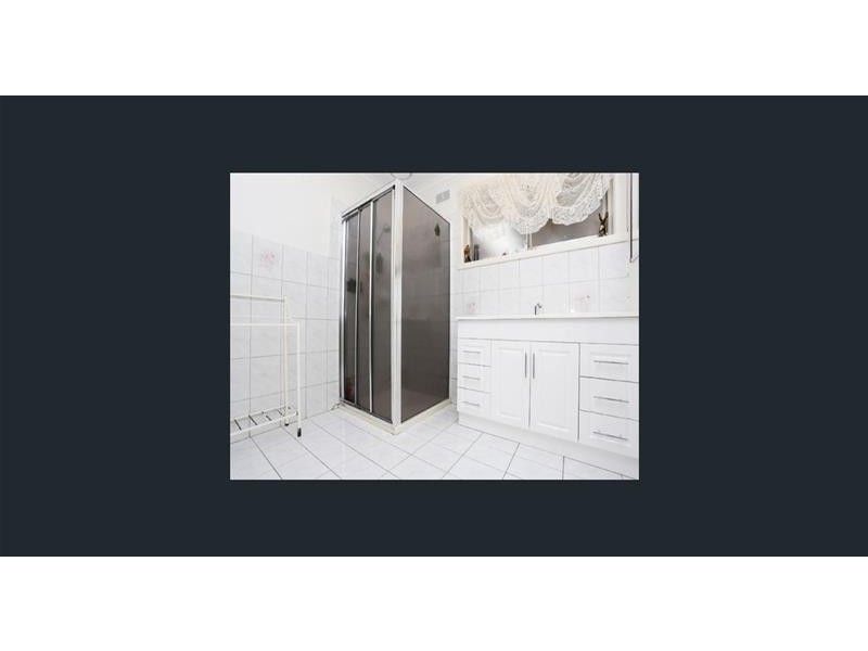 2 Station Avenue, St Albans VIC 3021