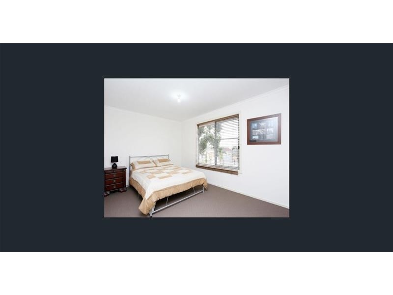 2 Station Avenue, St Albans VIC 3021