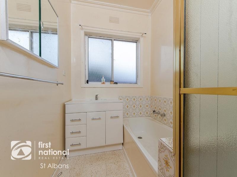 84 Henry Street, St Albans VIC 3021