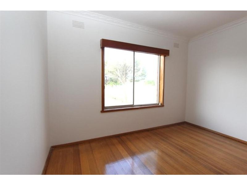 6 Bent Street, St Albans VIC 3021