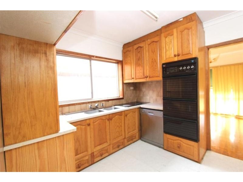 6 Bent Street, St Albans VIC 3021