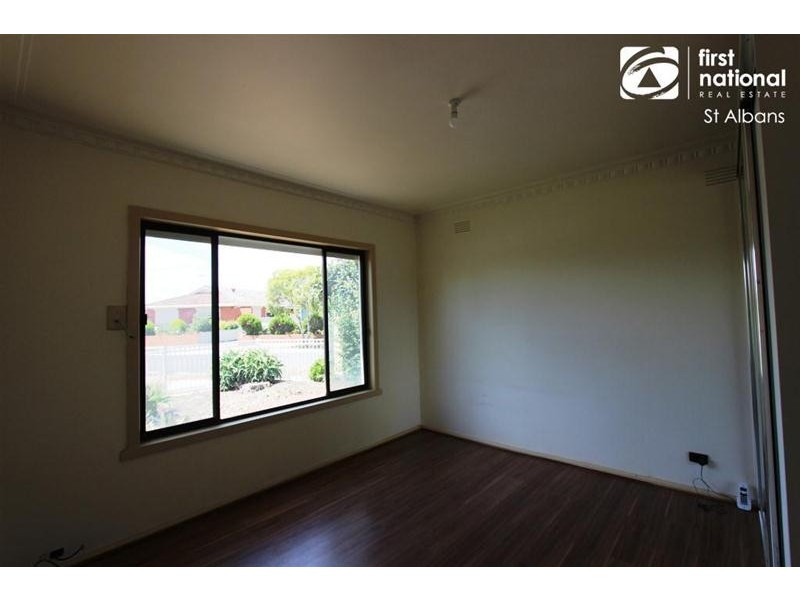 1 Manfred Avenue, St Albans VIC 3021