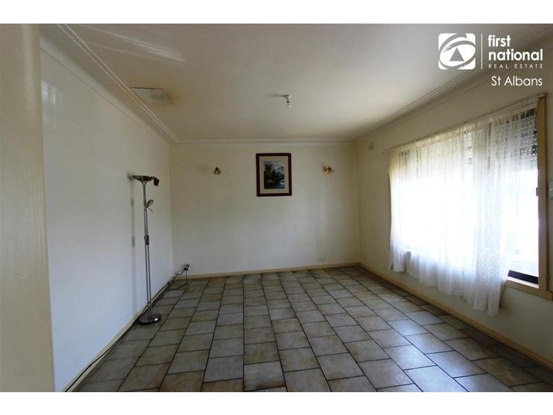 1 Manfred Avenue, St Albans VIC 3021