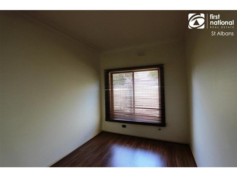 1 Manfred Avenue, St Albans VIC 3021