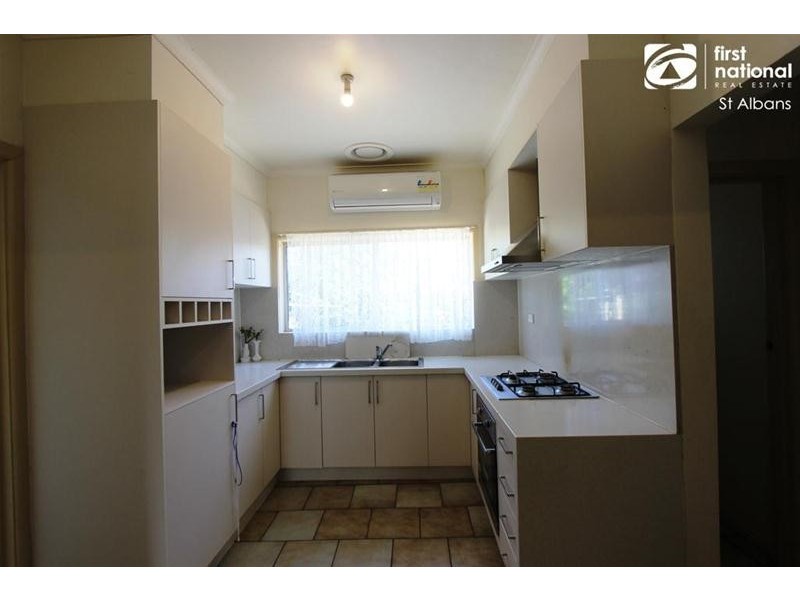 1 Manfred Avenue, St Albans VIC 3021