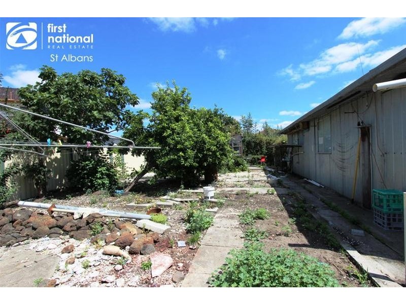 1 Manfred Avenue, St Albans VIC 3021