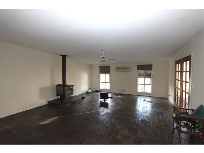 100 East Esplanade, St Albans VIC 3021