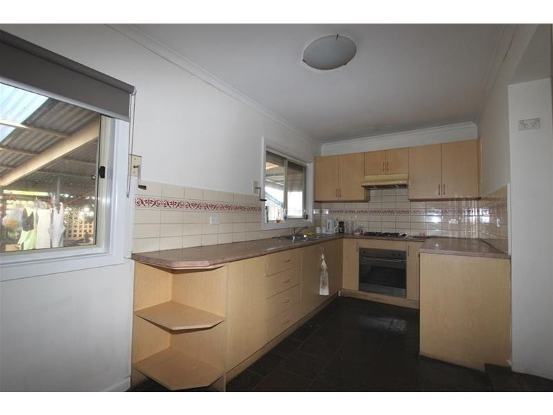 100 East Esplanade, St Albans VIC 3021