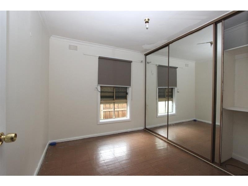 100 East Esplanade, St Albans VIC 3021