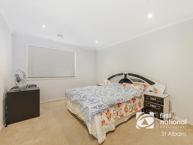 6 Celendine Place, Hillside VIC 3037