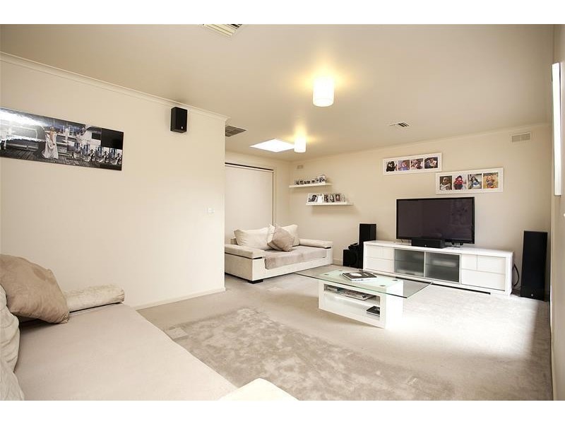 19 Winnington Street, Deer Park VIC 3023