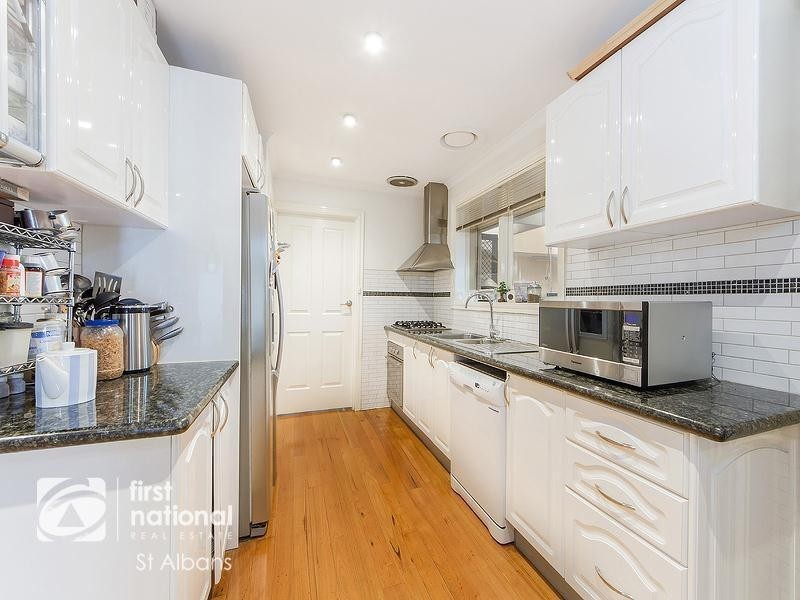 39 Pottenger Way, St Albans VIC 3021