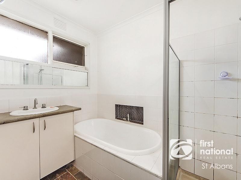 1 Garry Court, Kings Park VIC 3021