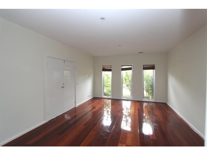 8 Lavender Park Road, Cairnlea VIC 3023