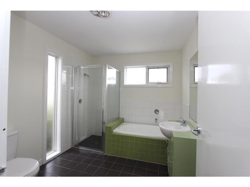 8 Lavender Park Road, Cairnlea VIC 3023