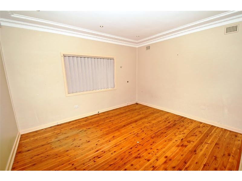 6 York Street, Condell Park NSW 2200