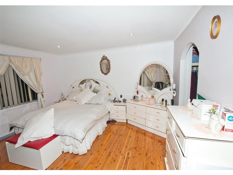 Fairfield West NSW 2165