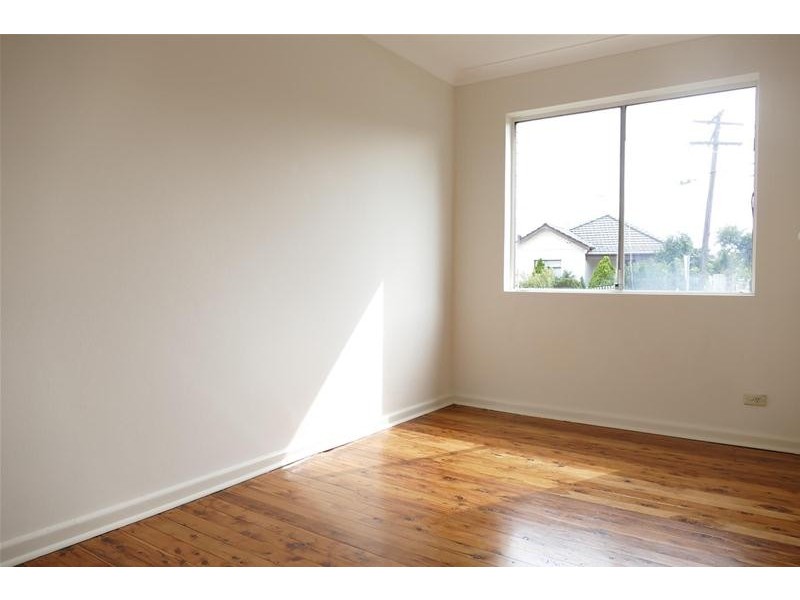 1/2 Leylands Parade, Belmore NSW 2192