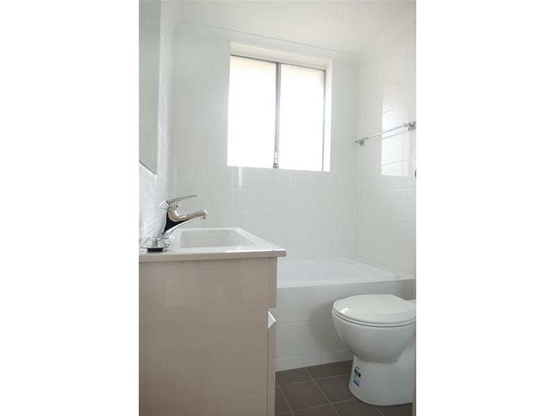 1/2 Leylands Parade, Belmore NSW 2192