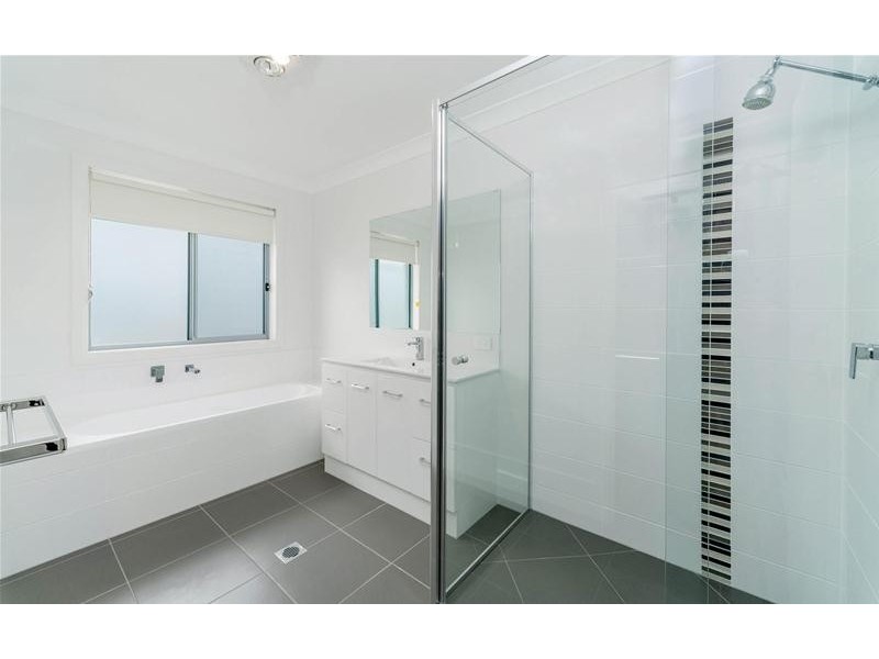 50  The Drive, Yamba NSW 2464