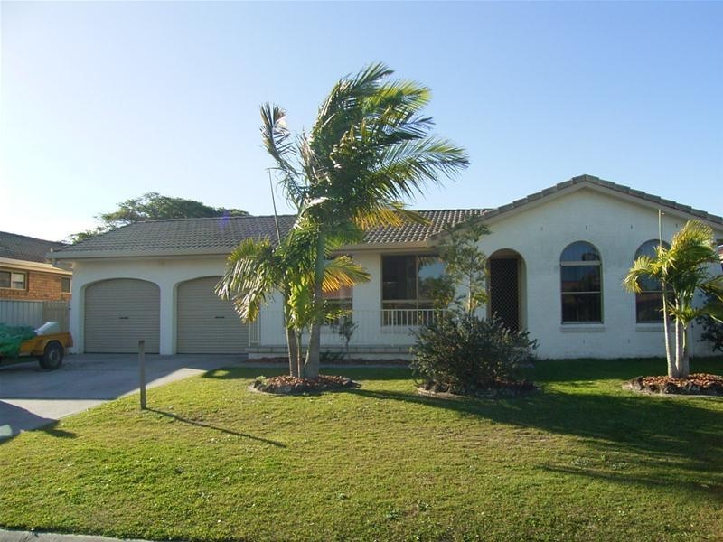 9 Heron Court, Yamba NSW 2464