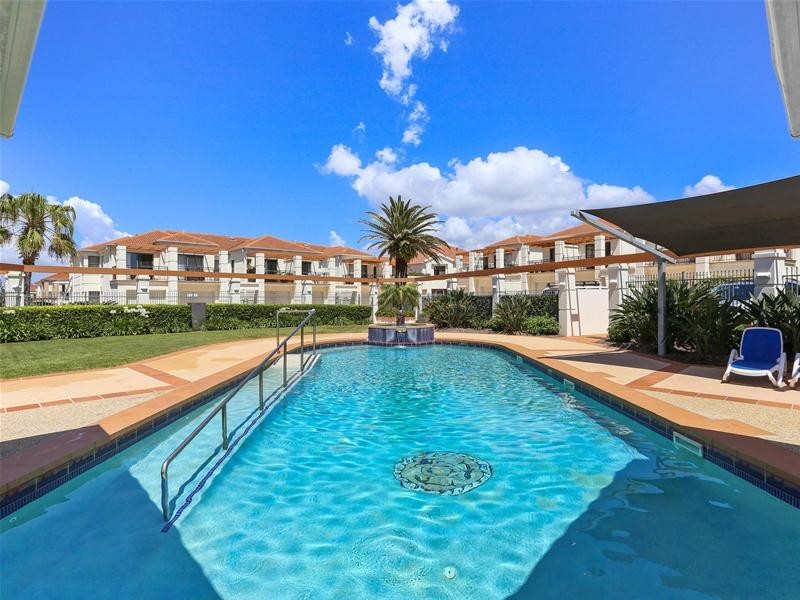 1/18-19  Pacific Parade, Yamba NSW 2464