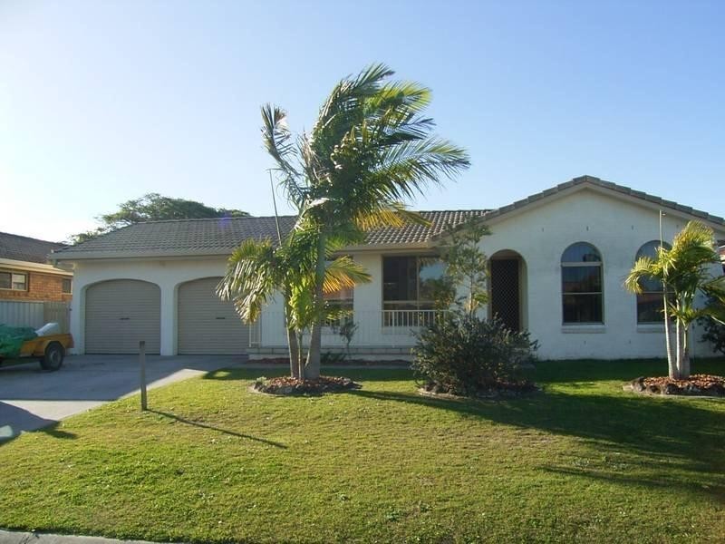 9 Heron Court, Yamba NSW 2464