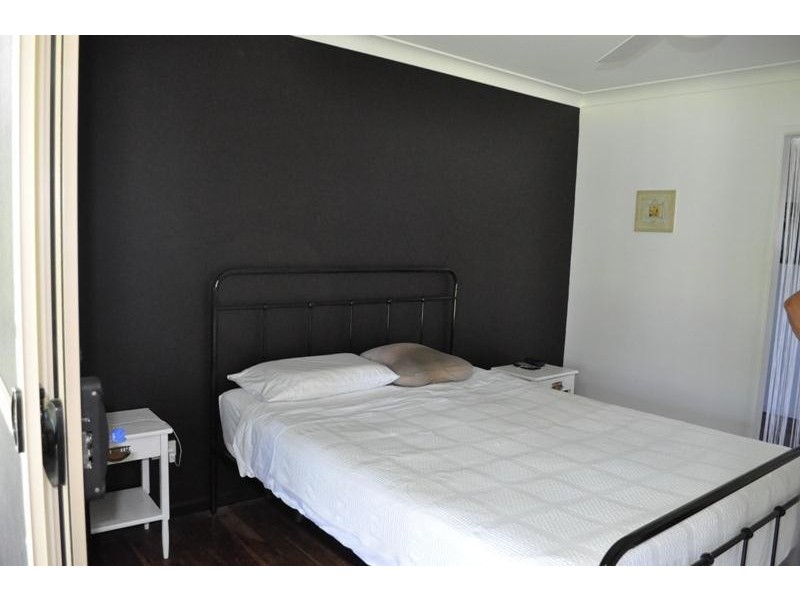 2 Yamba Street, Palmers Island NSW 2463