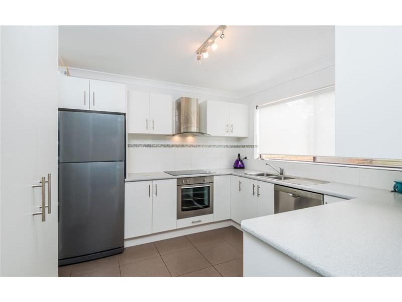 1/4 Mariners Way, Yamba NSW 2464