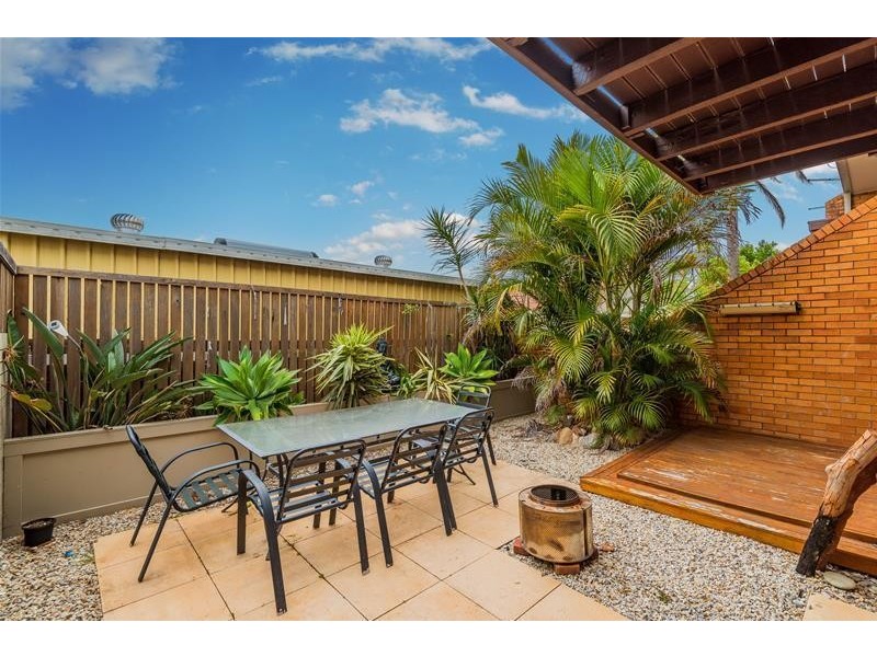 1/4 Mariners Way, Yamba NSW 2464