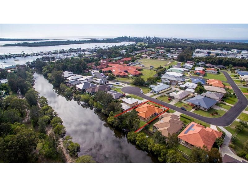 43 William Avenue, Yamba NSW 2464