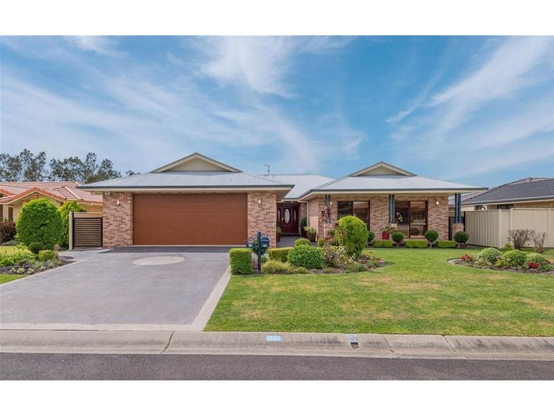 16 Bayview Drive, Yamba NSW 2464