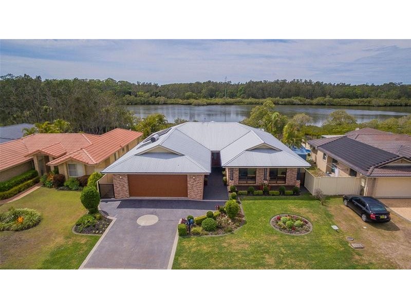 16 Bayview Drive, Yamba NSW 2464