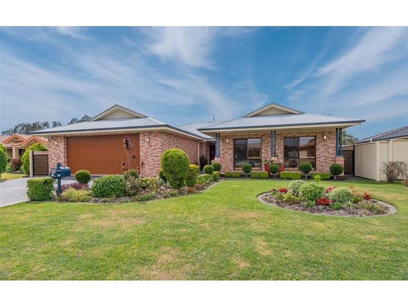 16 Bayview Drive, Yamba NSW 2464