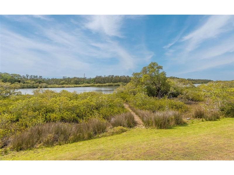 16 Bayview Drive, Yamba NSW 2464