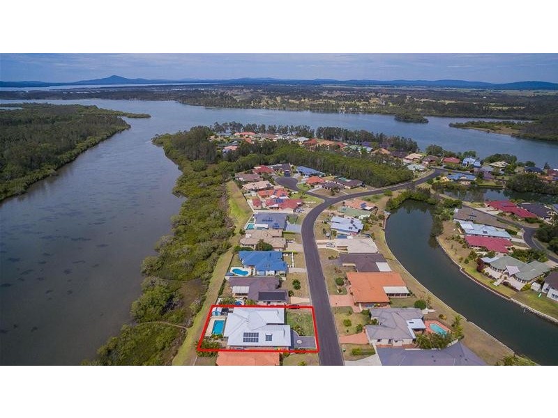 16 Bayview Drive, Yamba NSW 2464