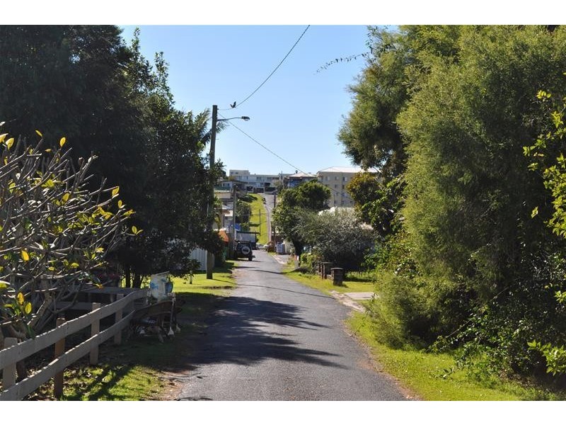 8 Little High Street, Yamba NSW 2464