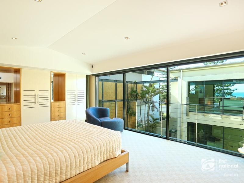 8 Pacific Parade, Yamba NSW 2464