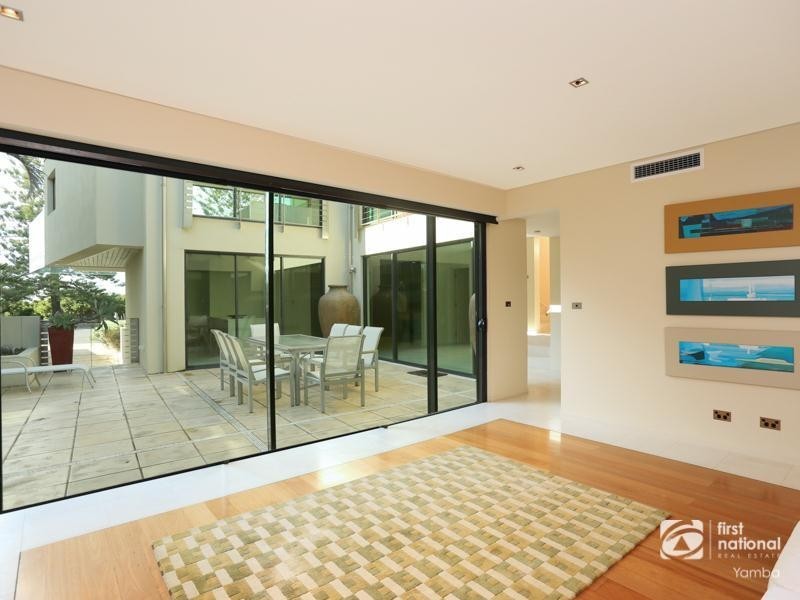 8 Pacific Parade, Yamba NSW 2464