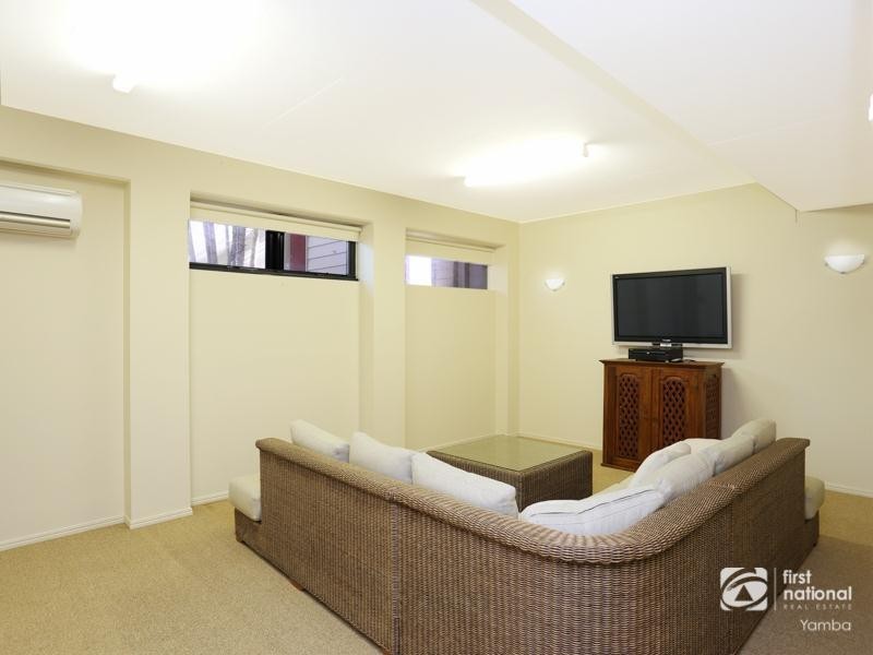8 Pacific Parade, Yamba NSW 2464
