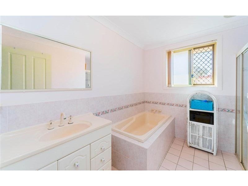 32 Treelands Drive, Yamba NSW 2464