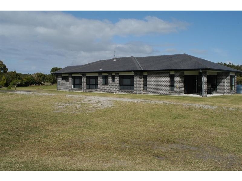 136 Carrs Drive, Yamba NSW 2464