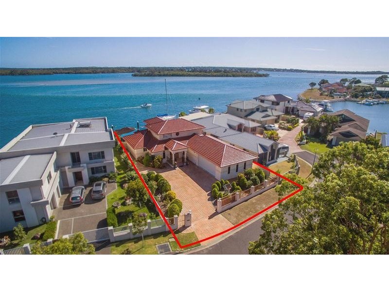 19 Edgewater Close, Yamba NSW 2464