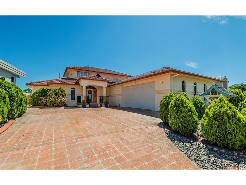 19 Edgewater Close, Yamba NSW 2464