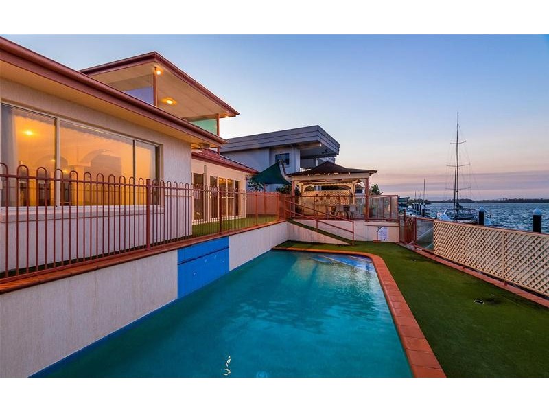 19 Edgewater Close, Yamba NSW 2464