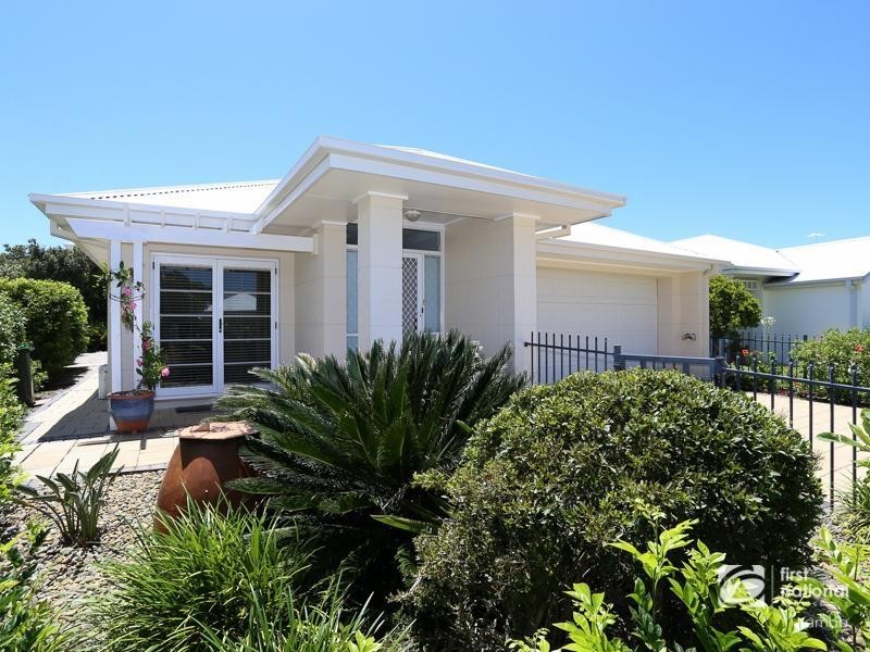 7 The Parkway, Yamba NSW 2464