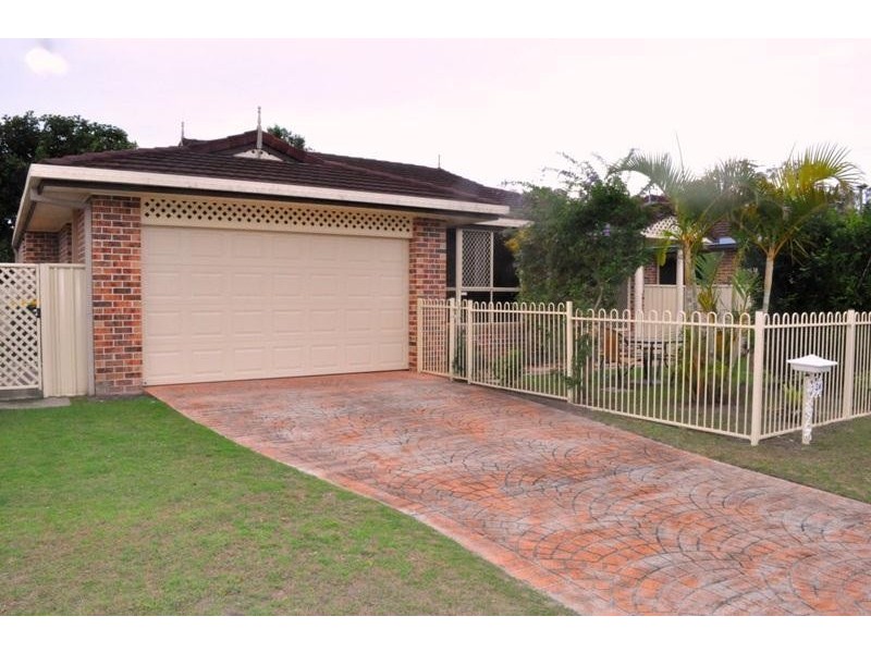 2A The Mainbrace, Yamba NSW 2464