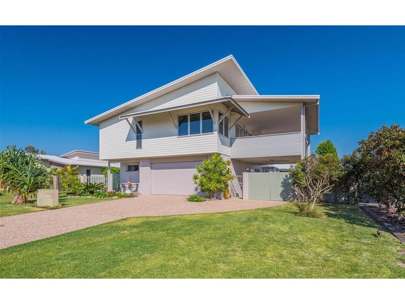 4 William Avenue, Yamba NSW 2464